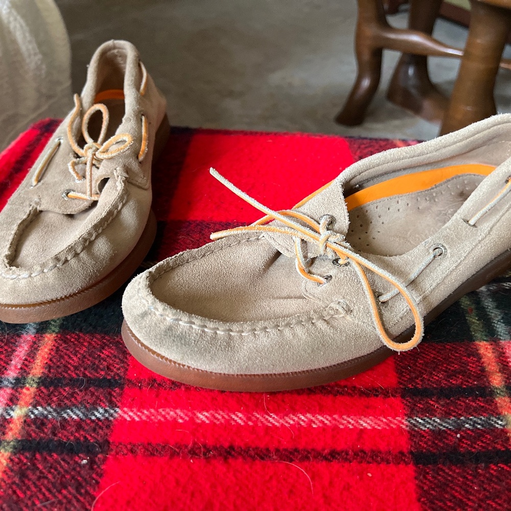 Sperry boat shoe in suede